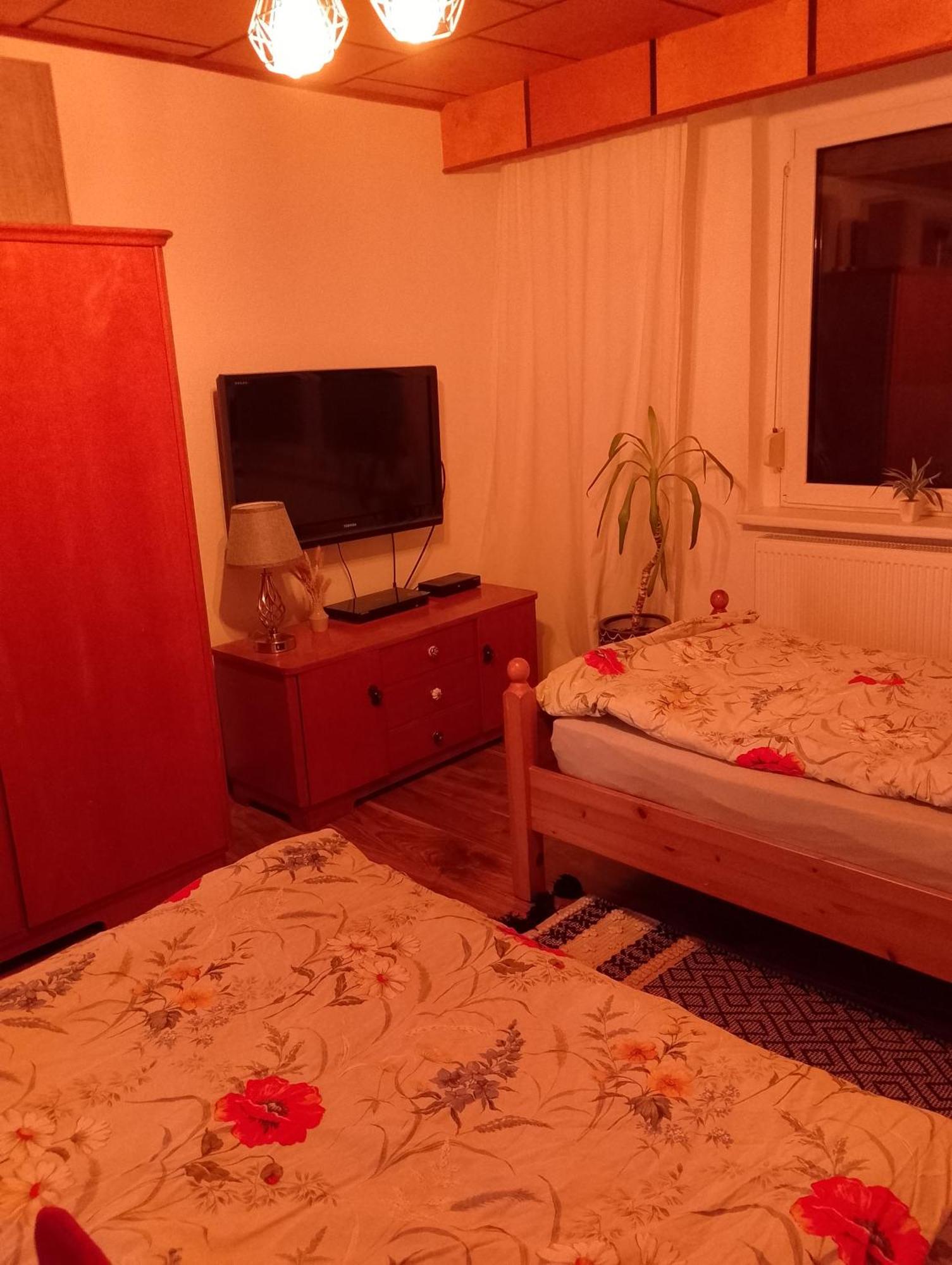 Homestay Helles Doppelzimmer Im Untergeschoss Mit Bad Im Gruenen Nahe Potsdam *