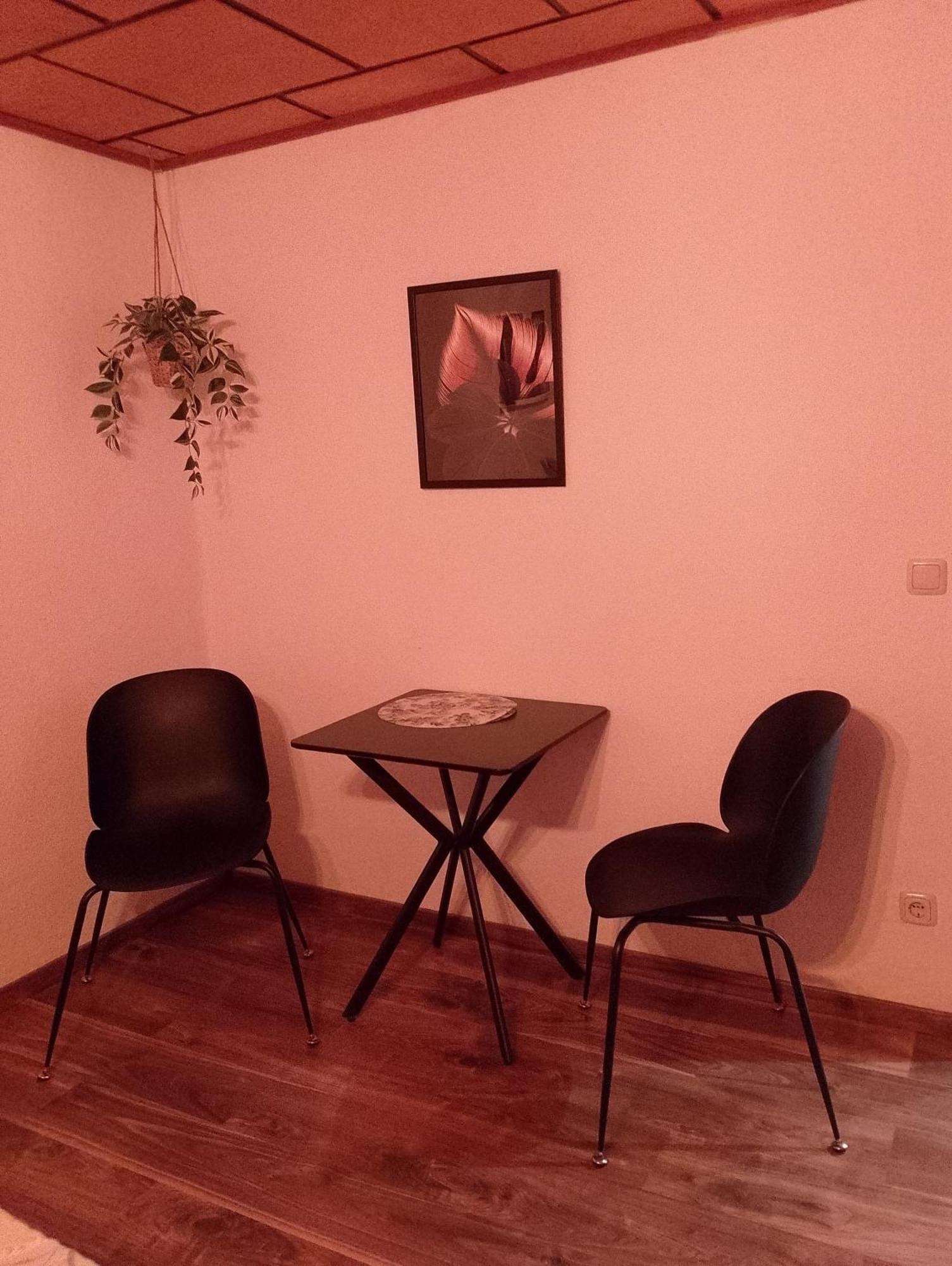 Homestay Helles Doppelzimmer Im Untergeschoss Mit Bad Im Gruenen Nahe Potsdam